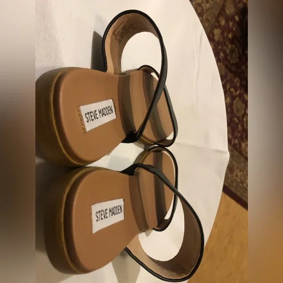 Madden Girl Flat Black Sandal, Size 7 Med - Picture 7 of 7